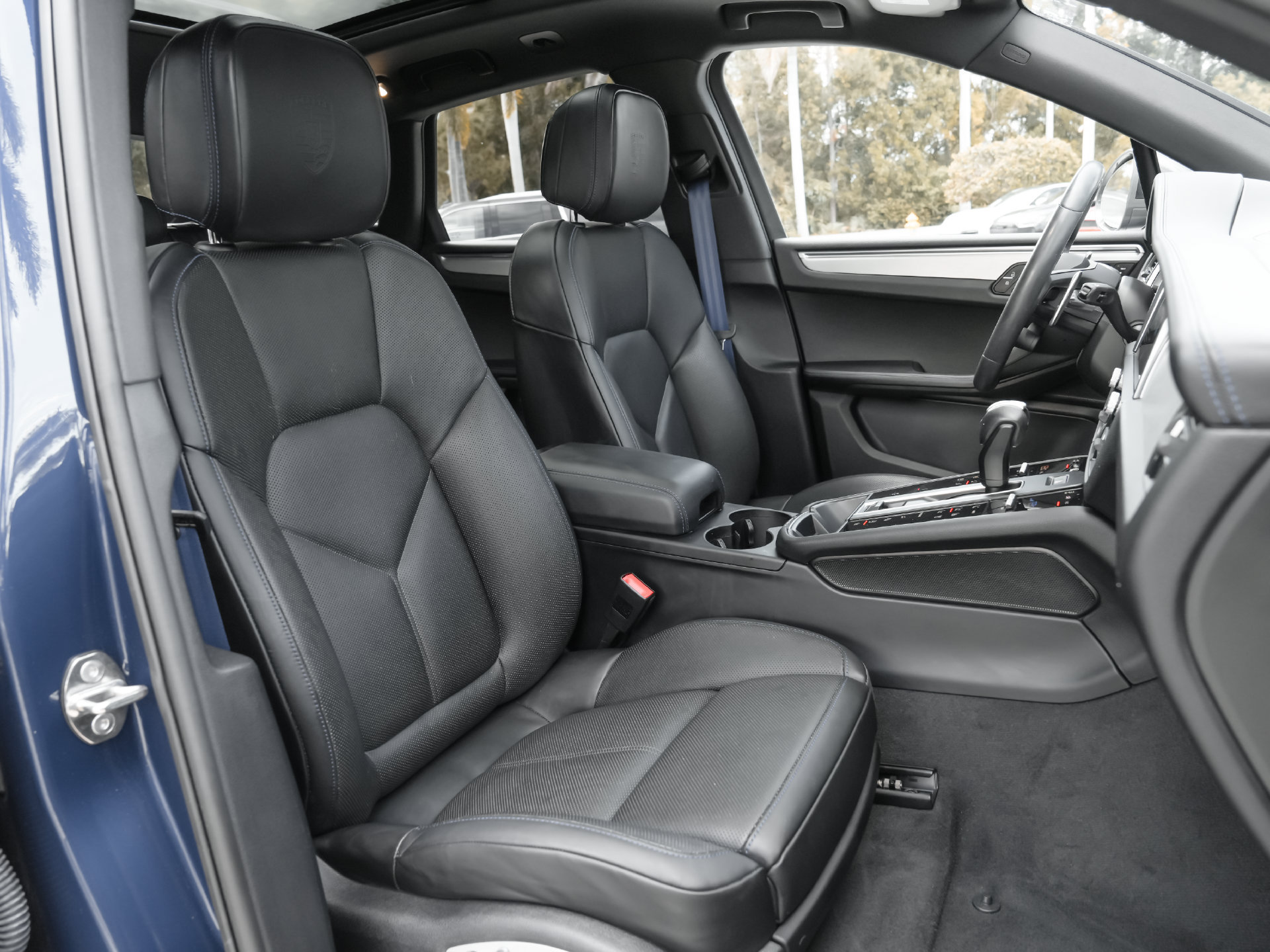 Used 2023 Porsche Macan Turbo AWD/4WD image 9