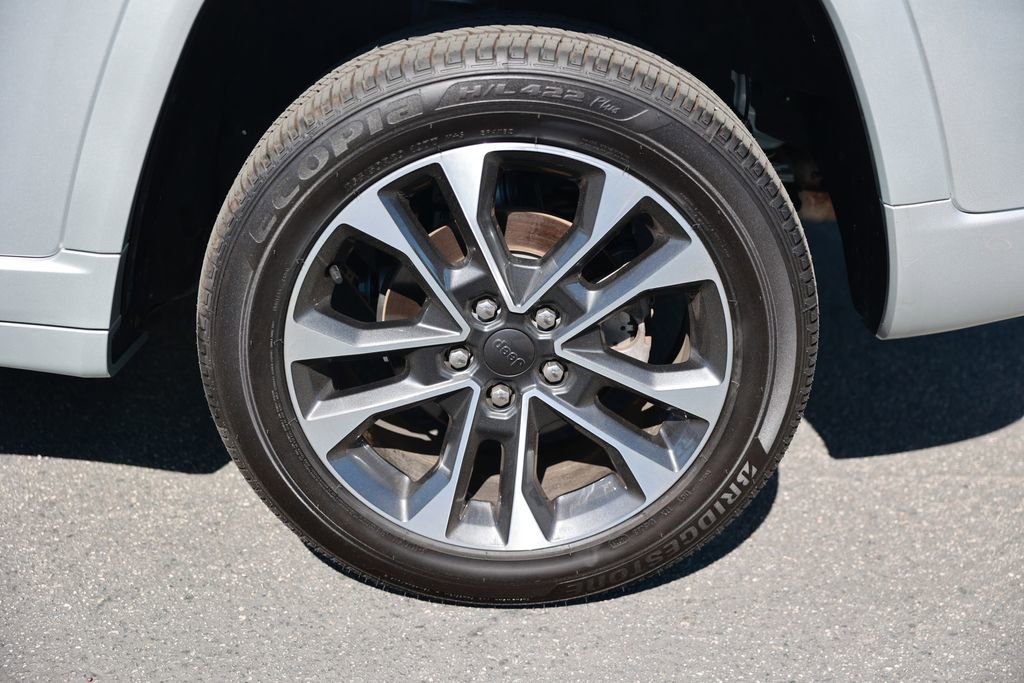 Used 2023 Jeep Grand Cherokee Overland RWD image 10