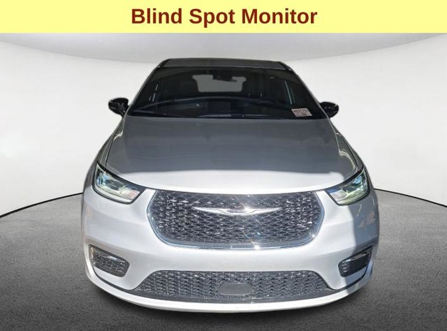 Used 2026 Chrysler Pacifica Select FWD image 4