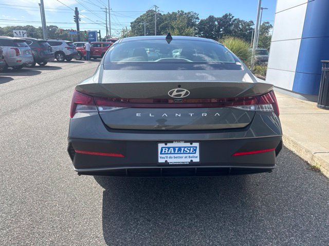 New 2026 Hyundai Elantra SE FWD image 5