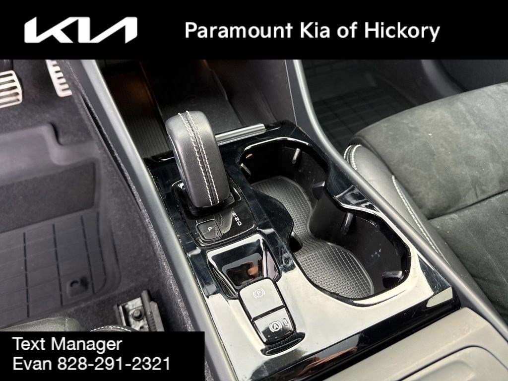 Used 2021 Volvo XC40 T5 R-Design w/ Advanced Package image 27