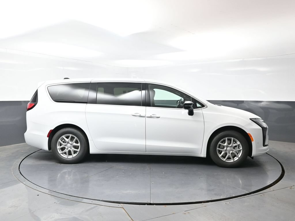 New 2027 Chrysler Pacifica Select w/ Family Tech Group FWD image 2