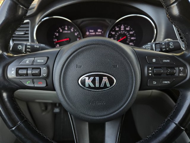 Used 2017 Kia Sedona LX w/ LX Essentials Premium Package FWD image 25