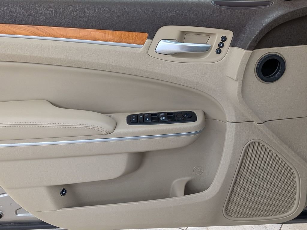 Used 2014 Chrysler 300 C image 15