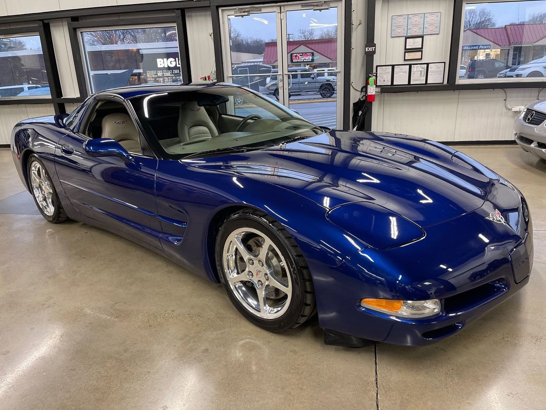 Used 2004 Chevrolet Corvette Coupe w/ Preferred Equipment Group image 20