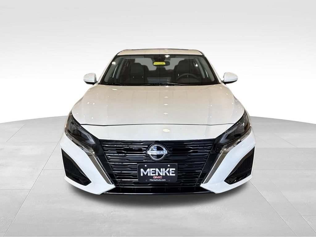 Used 2025 Nissan Altima 2.5 SL AWD/4WD image 2
