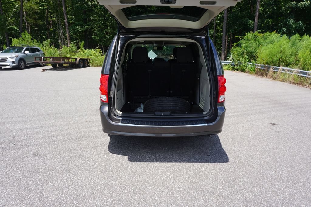 Used 2019 Dodge Grand Caravan SE FWD image 14