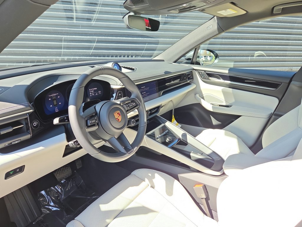 Certified 2026 Porsche Macan 4 Electric AWD/4WD image 4