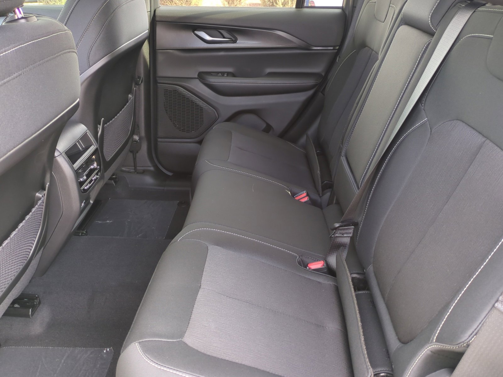 New 2026 Jeep Grand Cherokee Laredo image 17