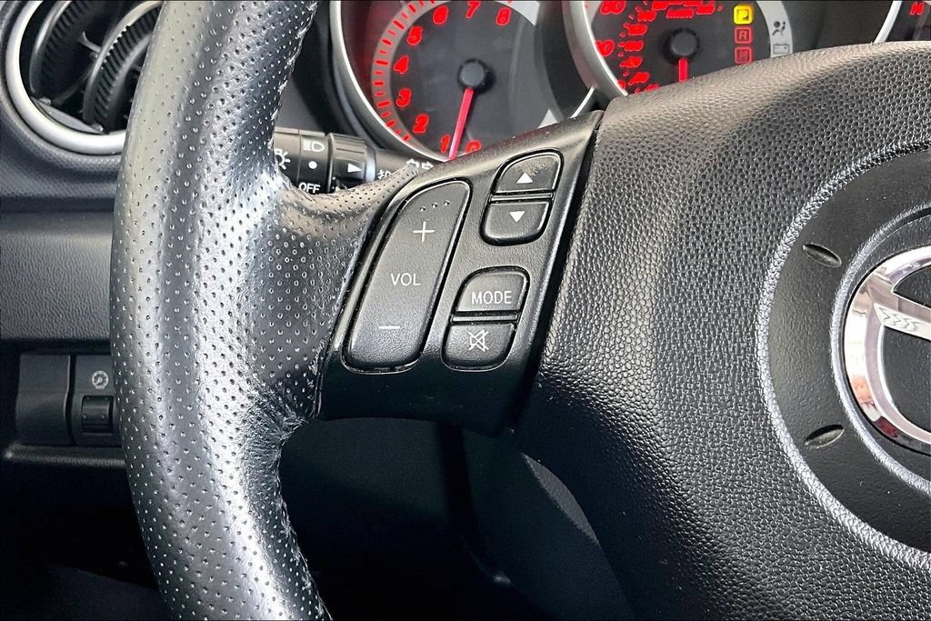 Used 2005 MAZDA MAZDA3 s FWD image 11
