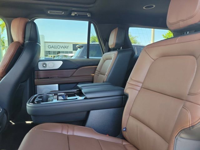 Certified 2024 Lincoln Navigator Reserve AWD/4WD image 16