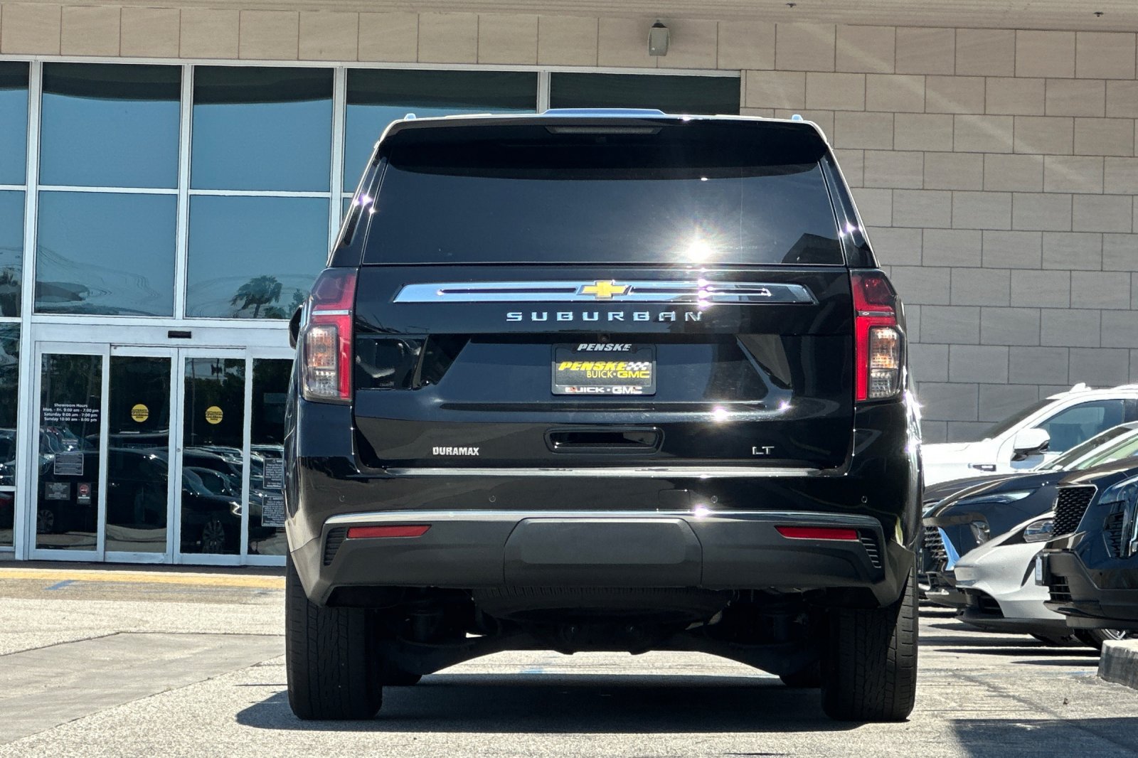 Used 2024 Chevrolet Suburban LT w/ LT Signature Plus Package RWD image 5
