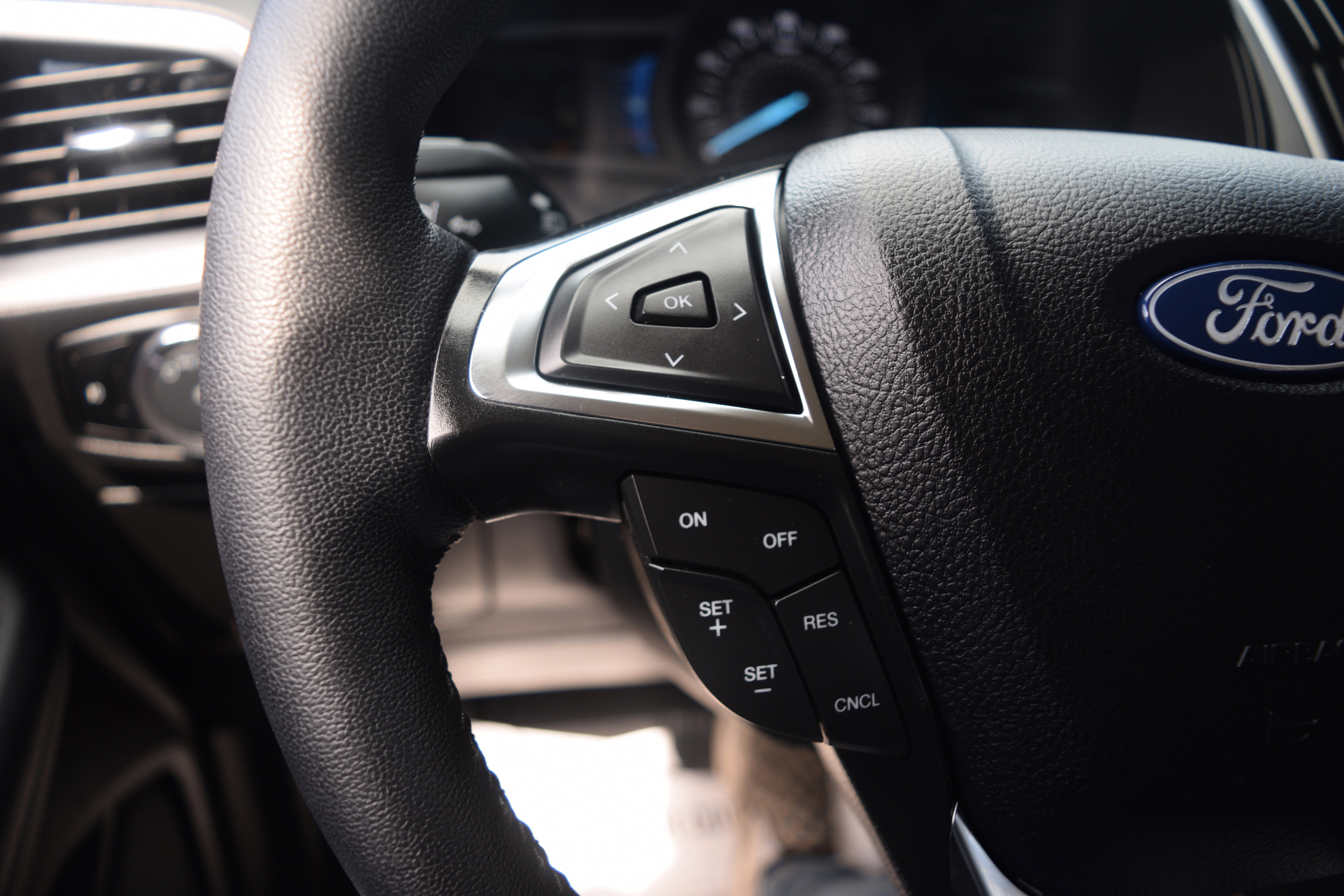 Used 2024 Ford Edge SEL w/ Convenience Package AWD/4WD image 6