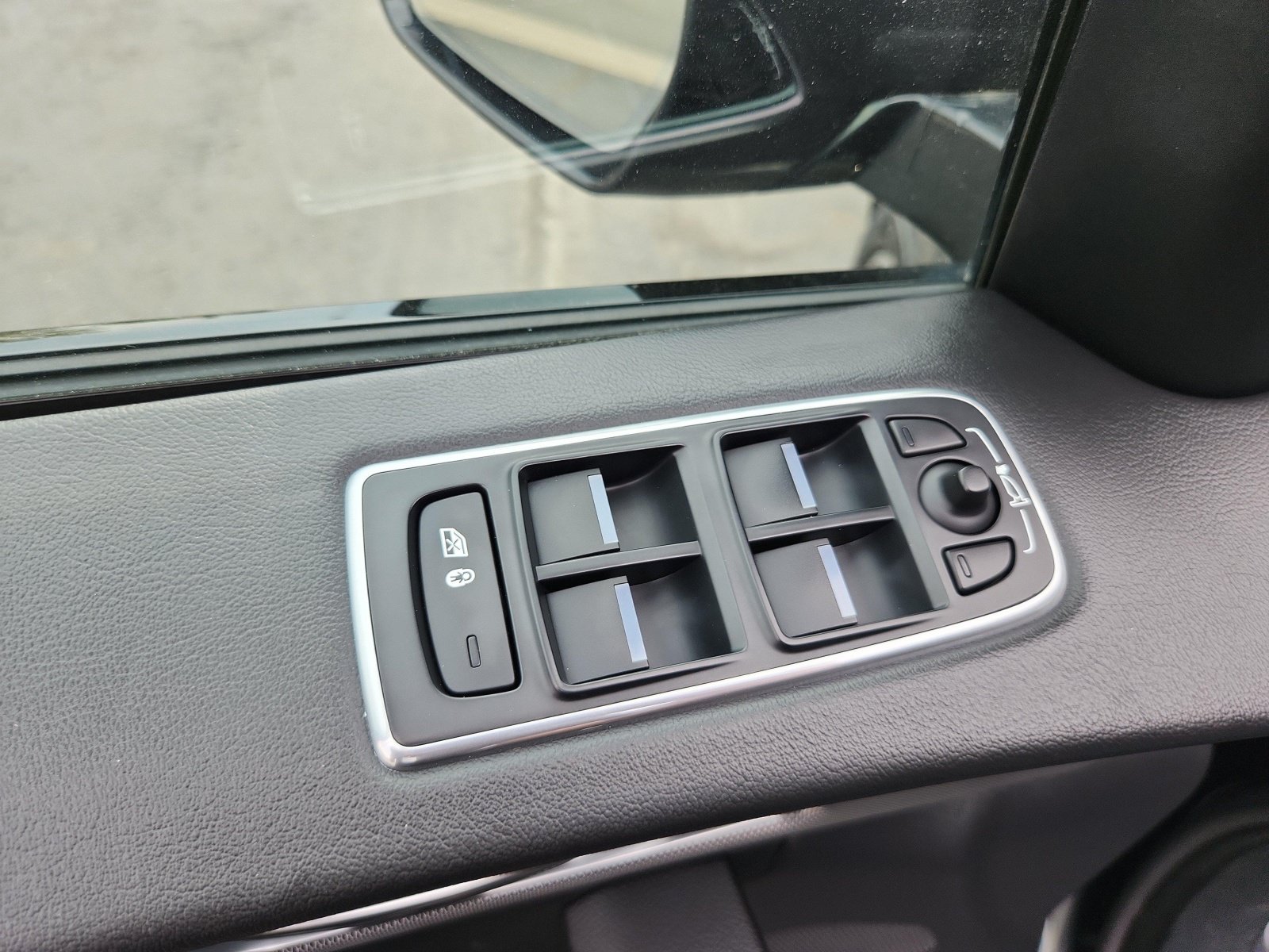 Used 2018 Jaguar F-PACE S AWD/4WD image 17