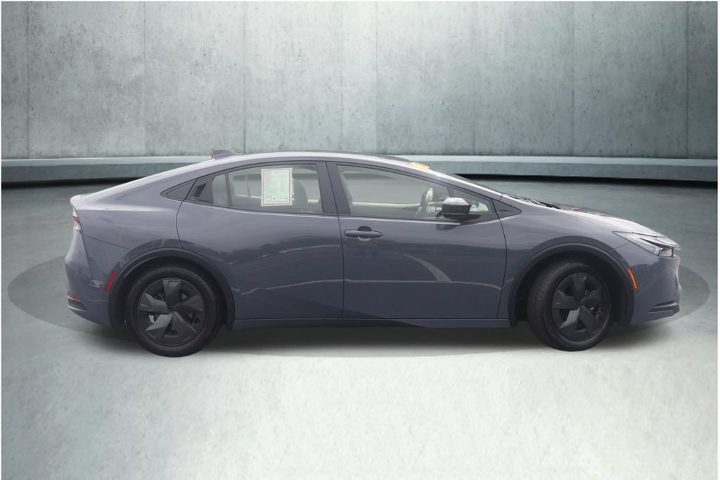 Used 2025 Toyota Prius LE FWD image 23