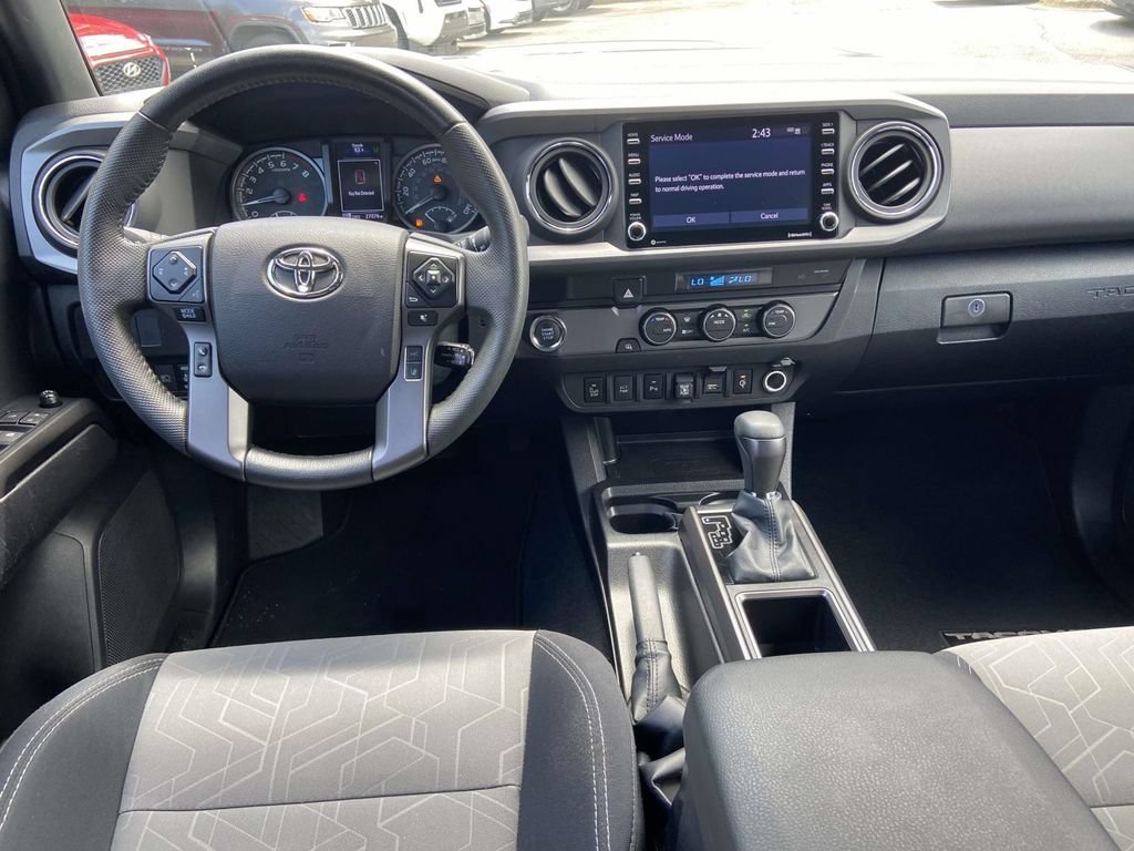 Used 2022 Toyota Tacoma TRD Sport w/ Technology Package RWD image 11