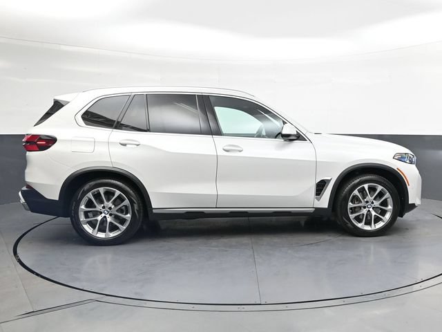 Used 2024 BMW X5 xDrive40i w/ Premium Package AWD/4WD image 3