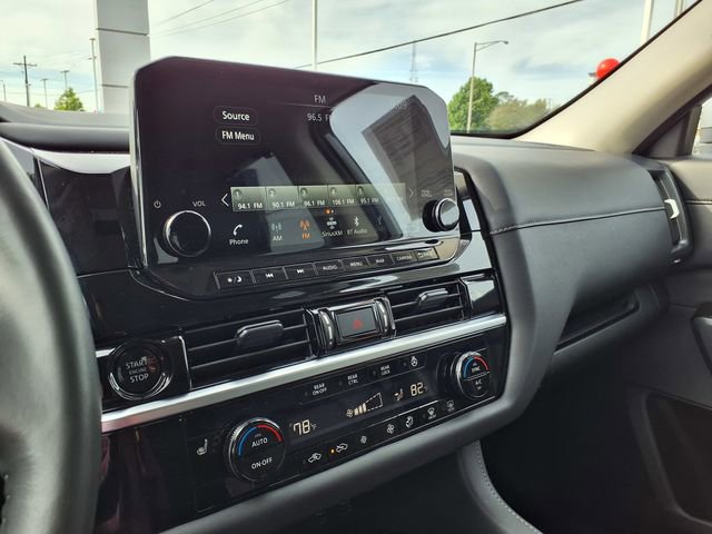 Used 2025 Nissan Pathfinder SL image 27