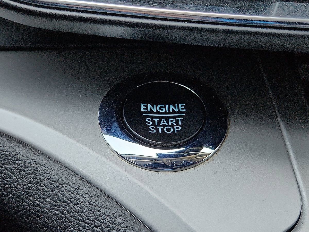 Used 2022 Ford Explorer XLT w/ Equipment Group 202A AWD/4WD image 10