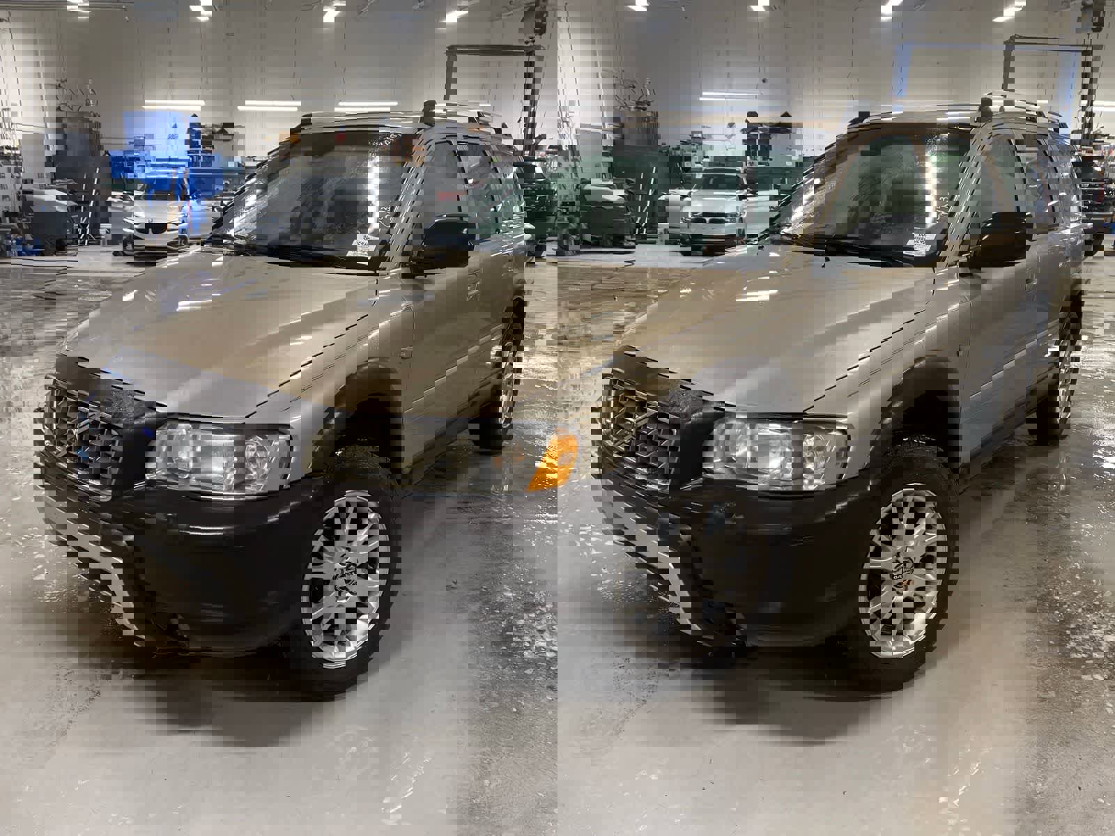 Used 2005 Volvo XC70 image 1