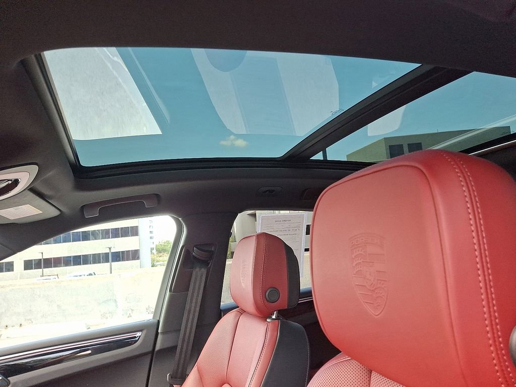Certified 2025 Porsche Macan image 18