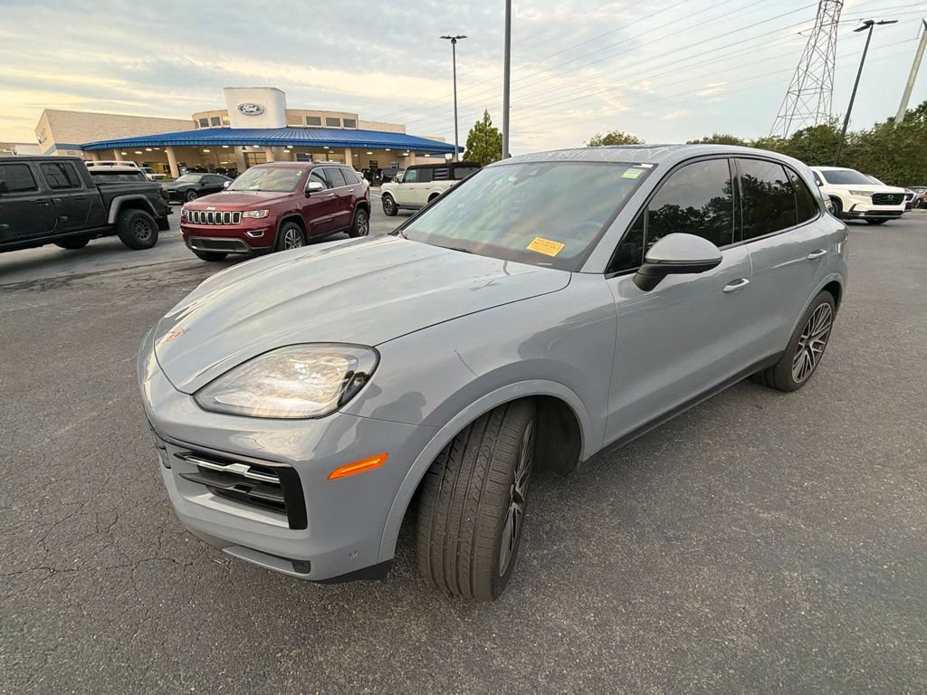 Used 2025 Porsche Cayenne AWD/4WD image 30