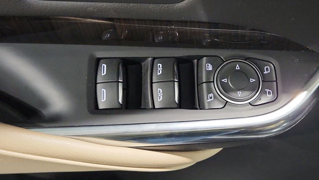 Used 2024 Cadillac XT4 Premium Luxury image 17