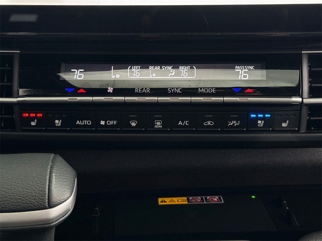 Certified 2025 Toyota Sienna Platinum image 18