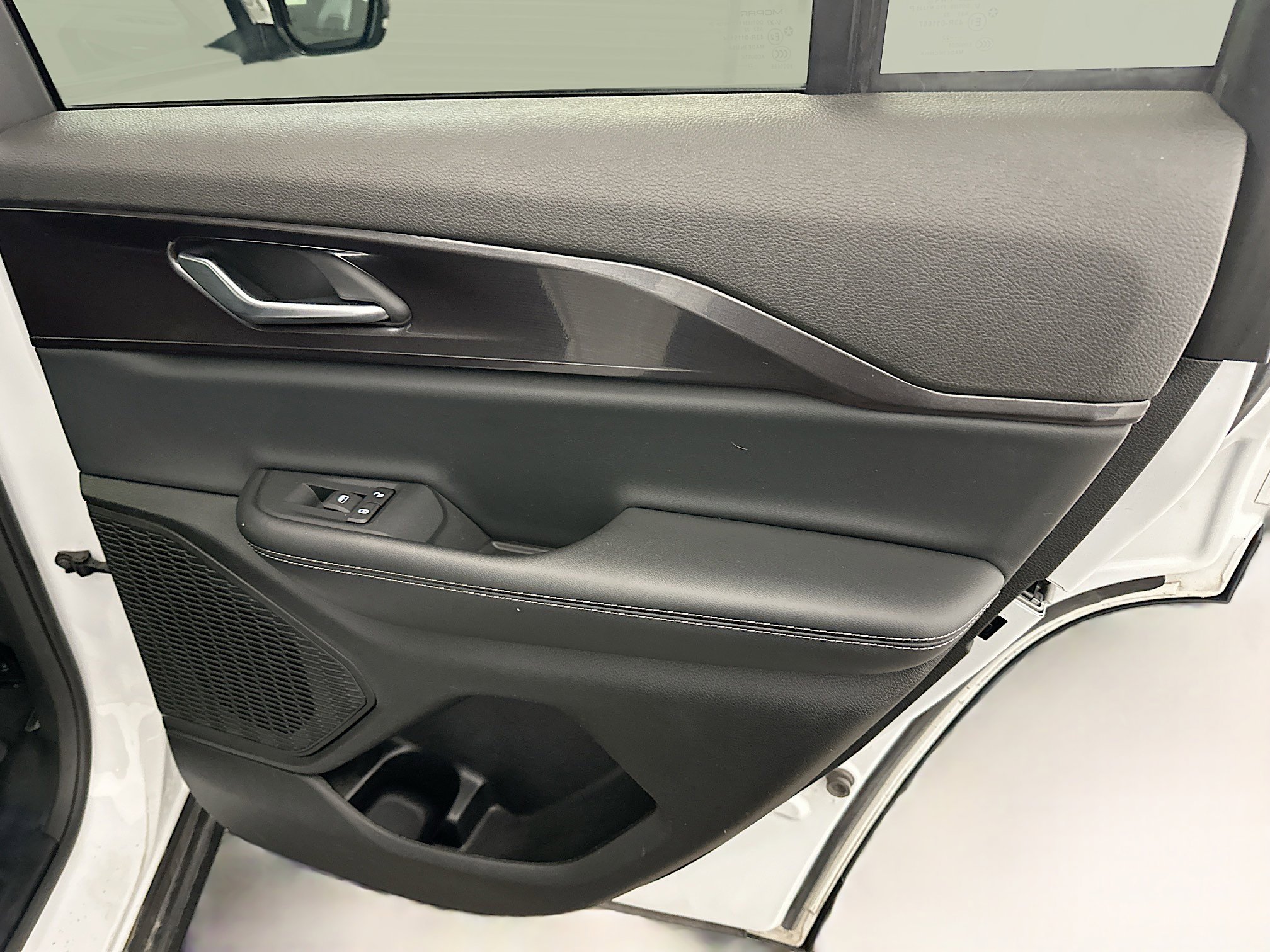 Used 2023 Jeep Grand Cherokee Altitude image 31