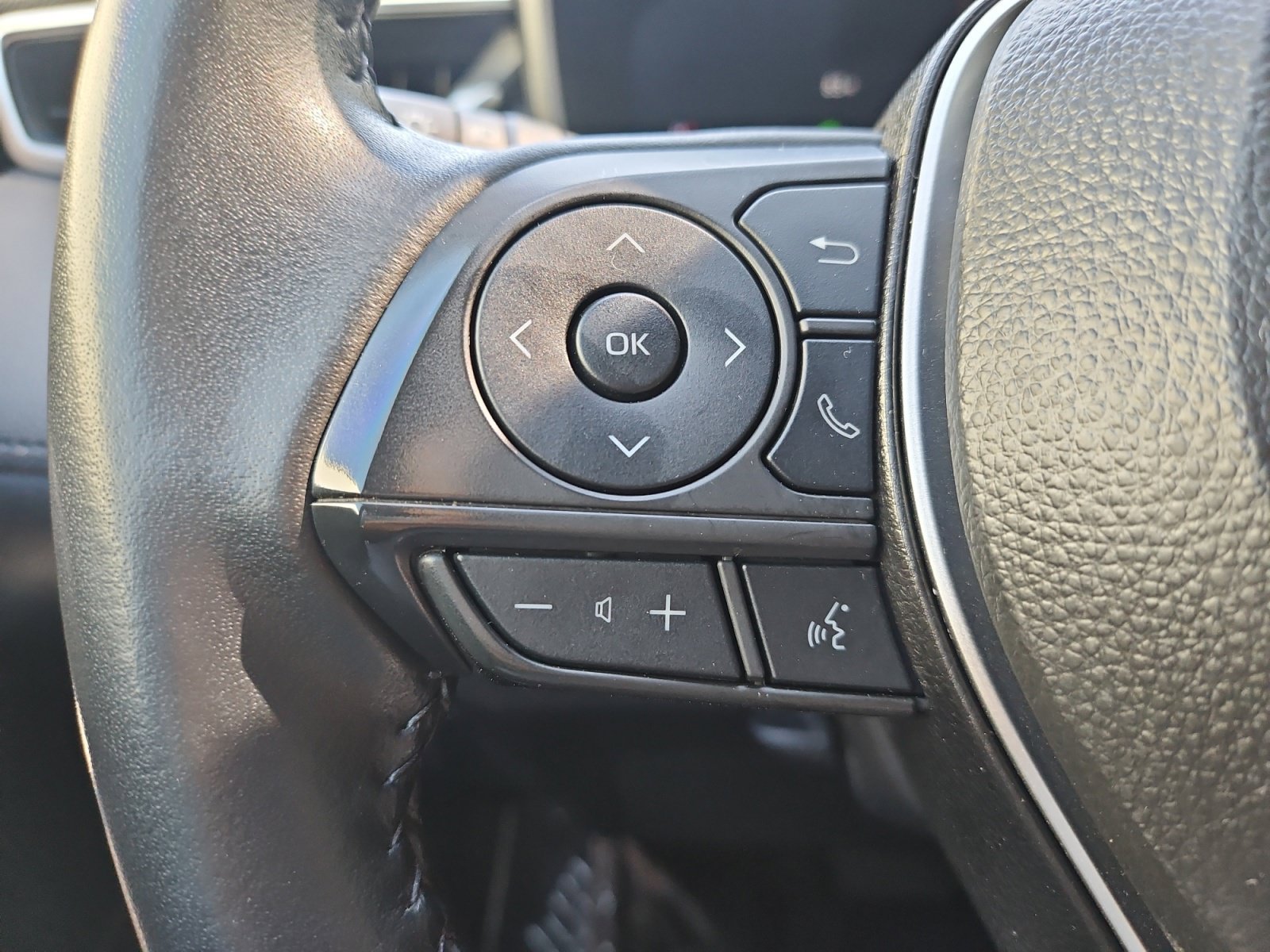 Used 2025 Toyota Corolla Cross AWD Hybrid w/ Convenience Package image 30