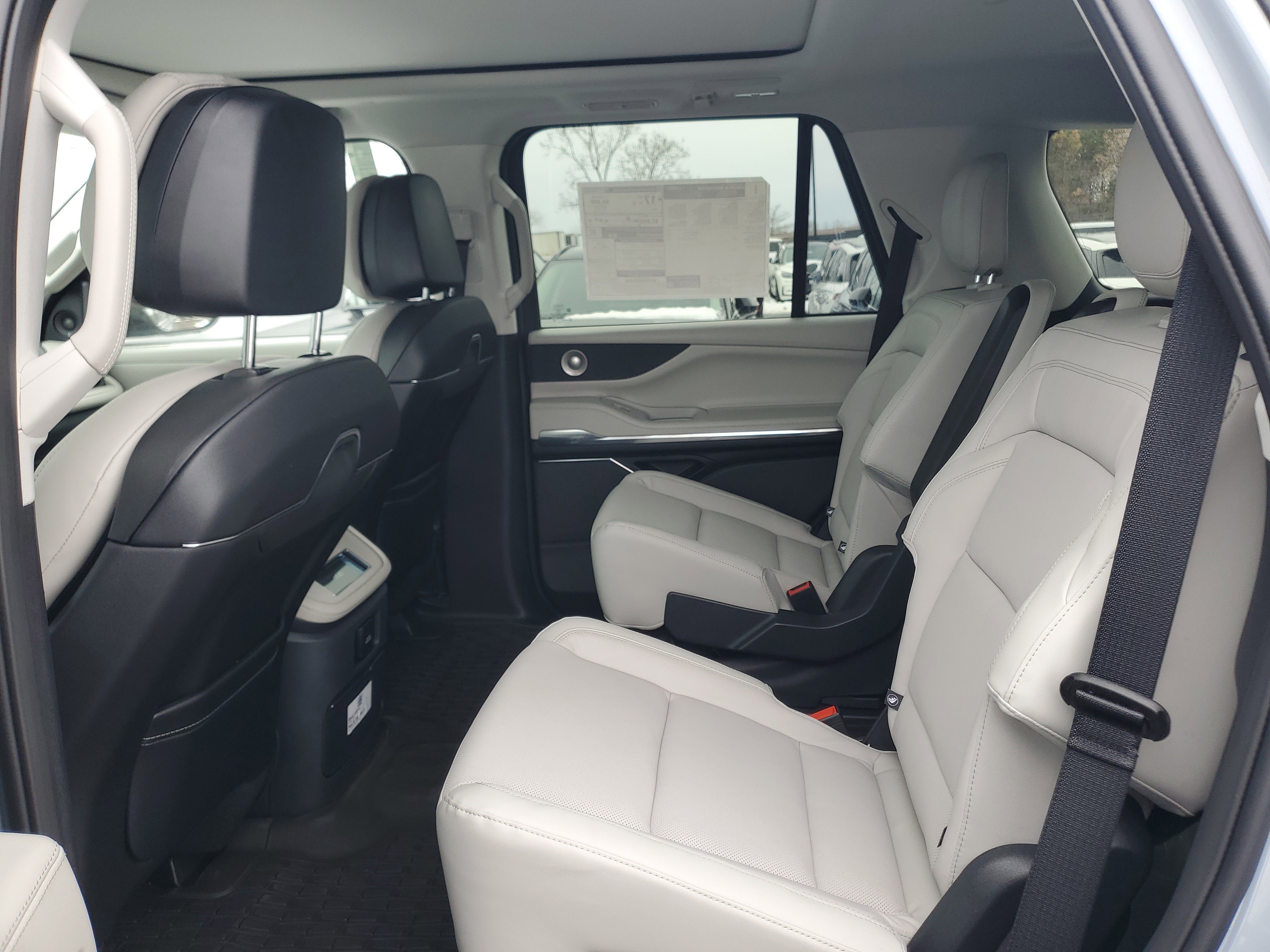 New 2026 Lincoln Navigator Reserve w/ Jet Appearance Package image 27