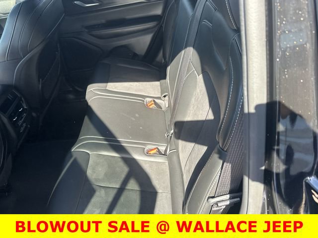 Used 2024 Jeep Grand Cherokee Altitude image 12