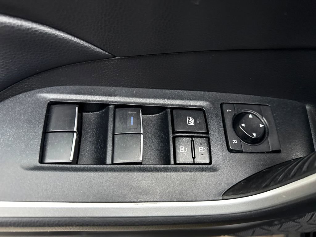 Used 2021 Toyota RAV4 XLE Premium image 15