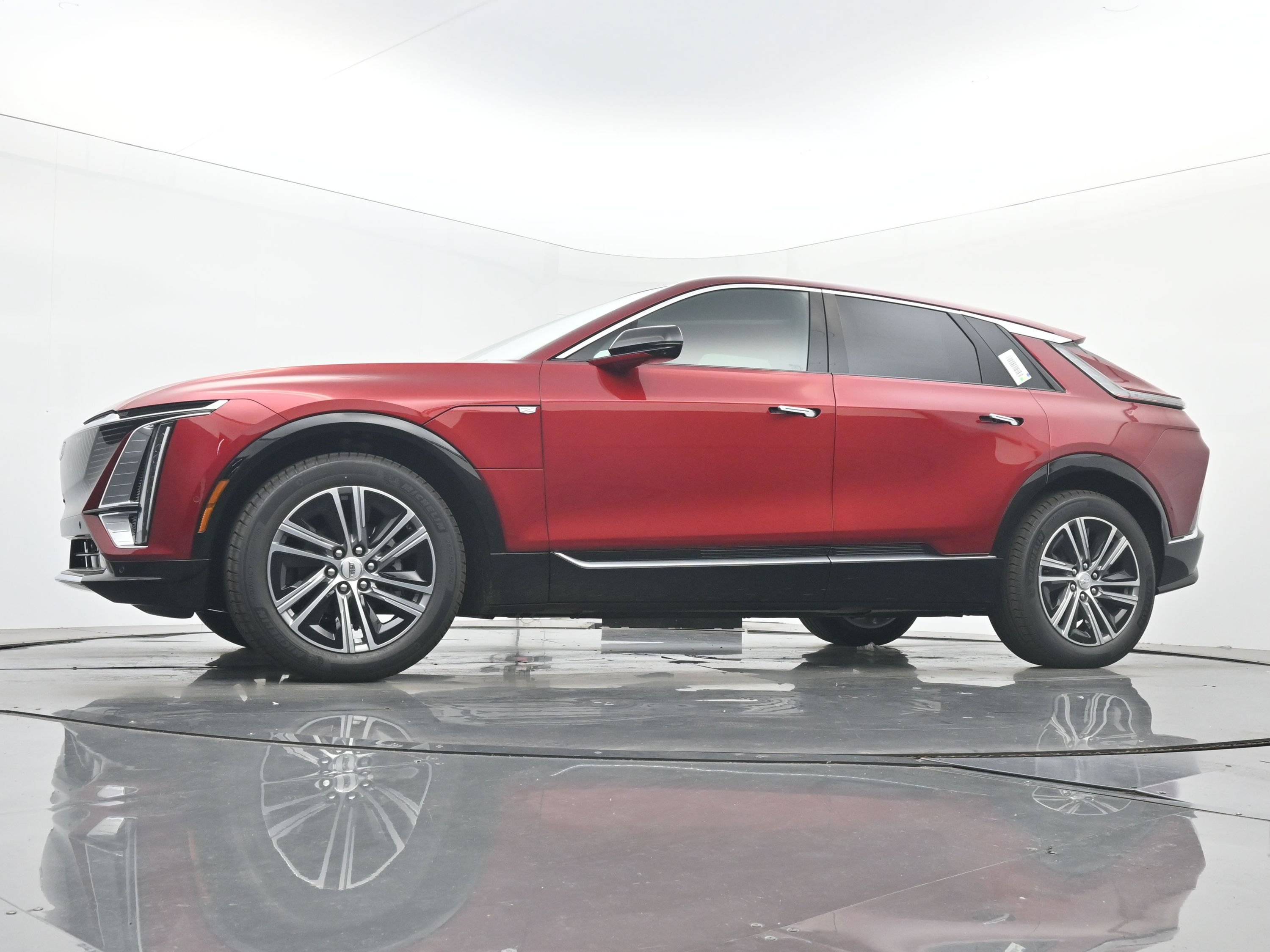 New 2026 Cadillac Lyriq Luxury w/ LPO, Floor Liner Package AWD/4WD image 16