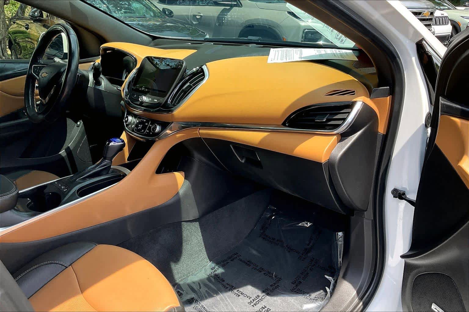 Used 2018 Chevrolet Volt Premier w/ Driver Confidence Package FWD image 16