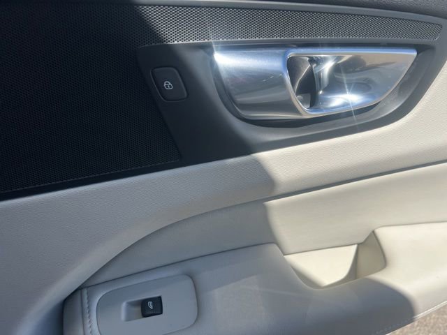 Used 2023 Volvo XC60 B5 Plus w/ Protection Package Premier image 28