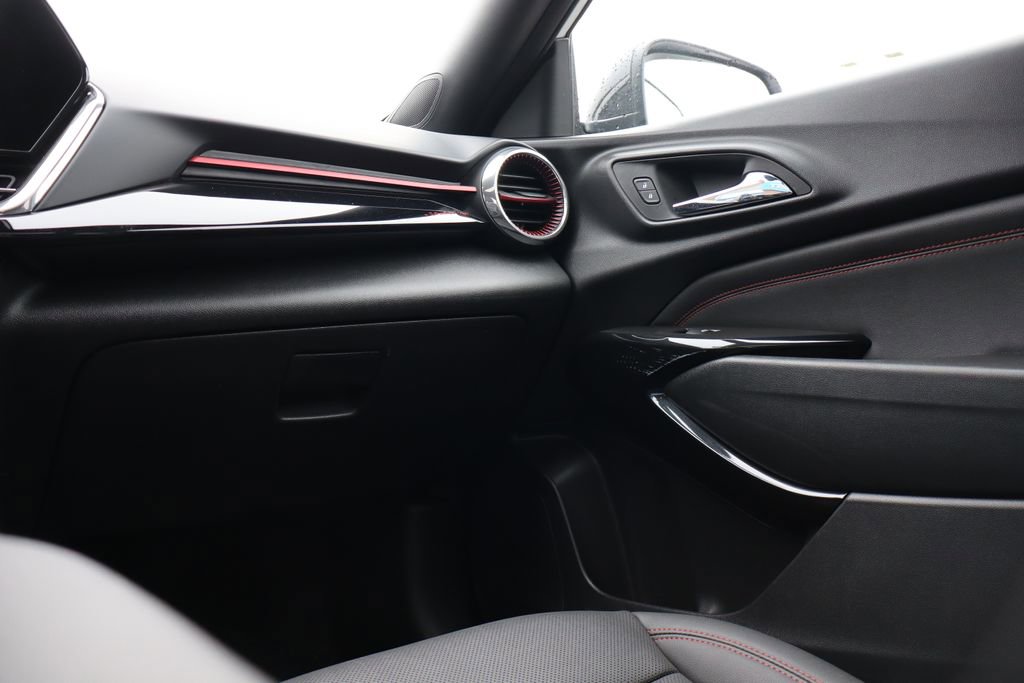 Used 2025 Chevrolet Trax RS w/ Sunroof Package image 41