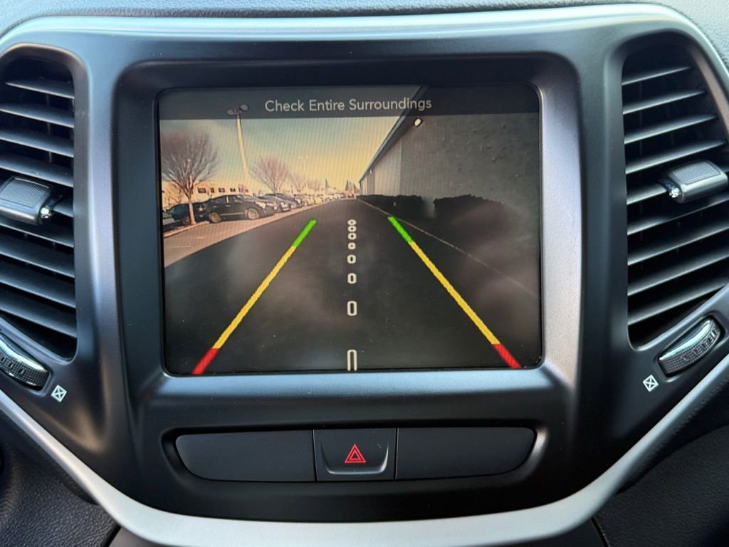 Used 2016 Jeep Cherokee Trailhawk w/ Comfort/Convenience Group image 32