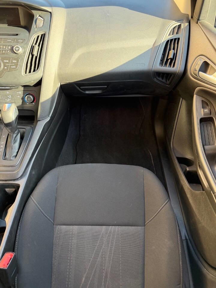 Used 2016 Ford Focus SE image 16