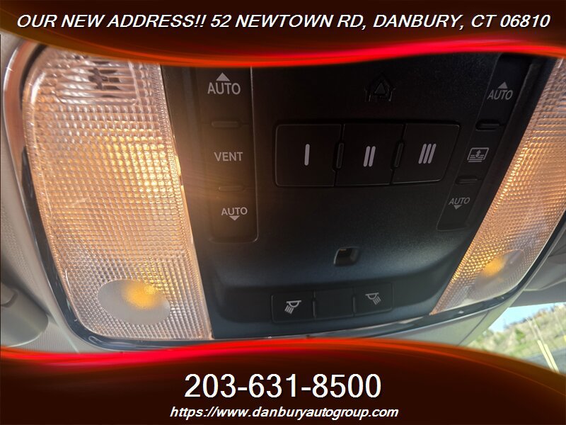Used 2017 Chrysler 300 C Platinum w/ Safetytec Plus Group AWD/4WD image 21