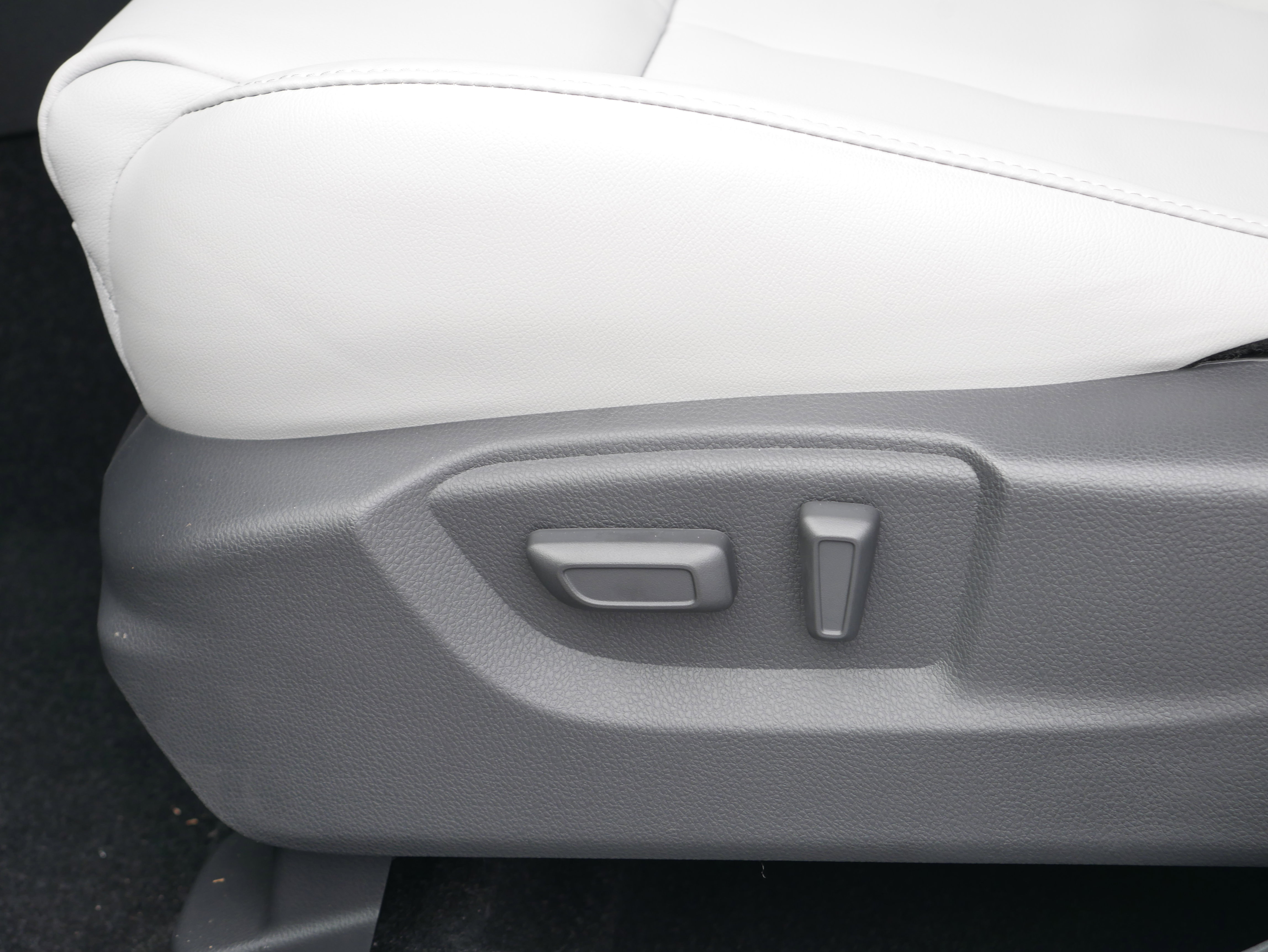 New 2026 Mitsubishi Eclipse Cross SEL image 13