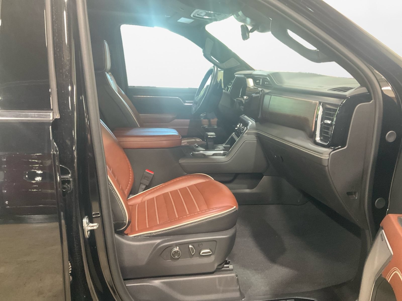 Used 2024 GMC Sierra 1500 Denali Ultimate AWD/4WD image 15