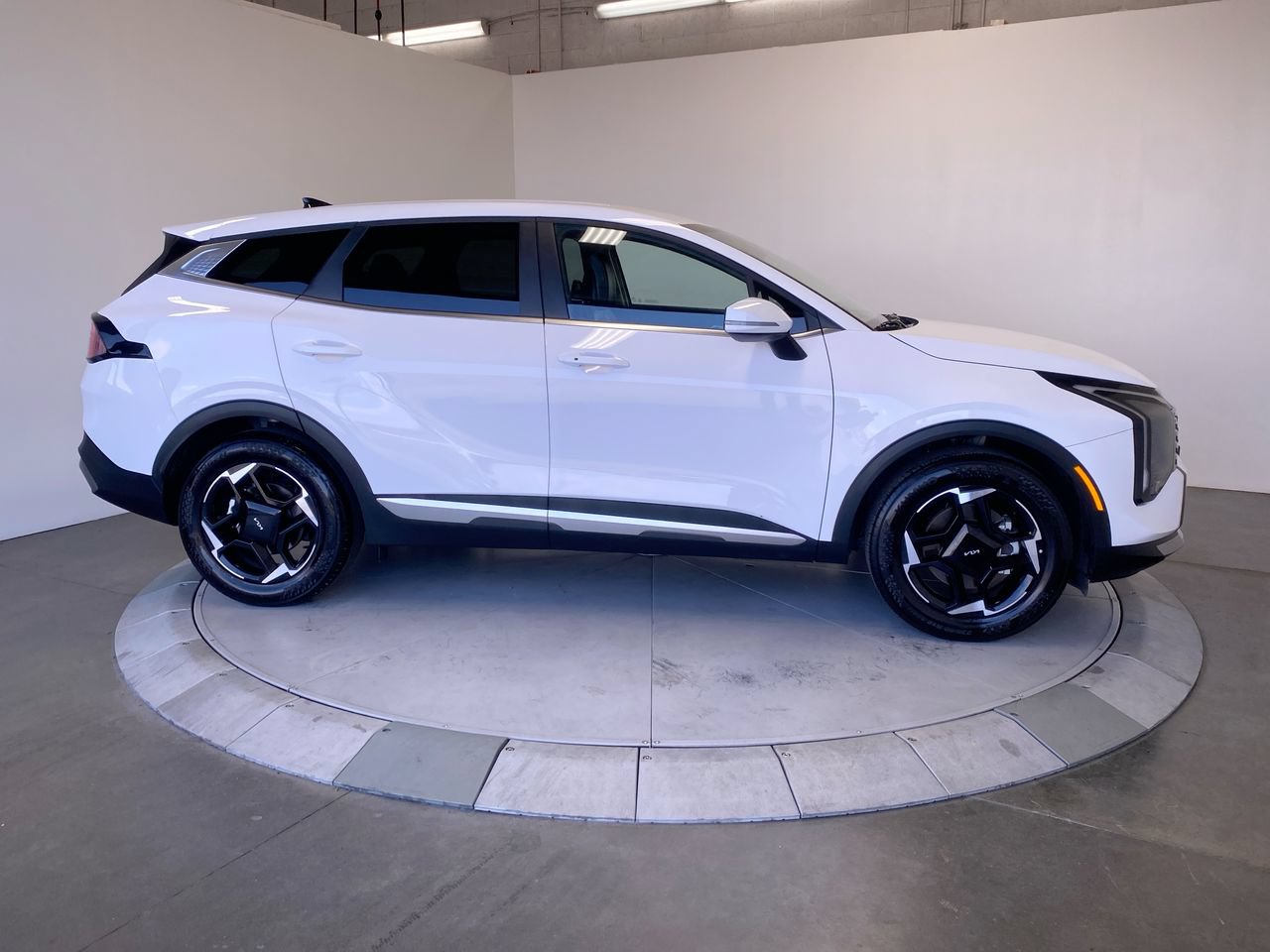 Certified 2026 Kia Sportage EX FWD image 6