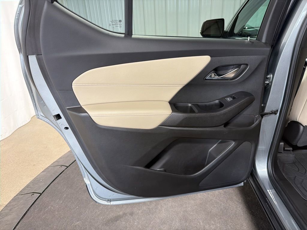 Certified 2023 Chevrolet Traverse LT w/ LPO, Floor Liner Package image 17