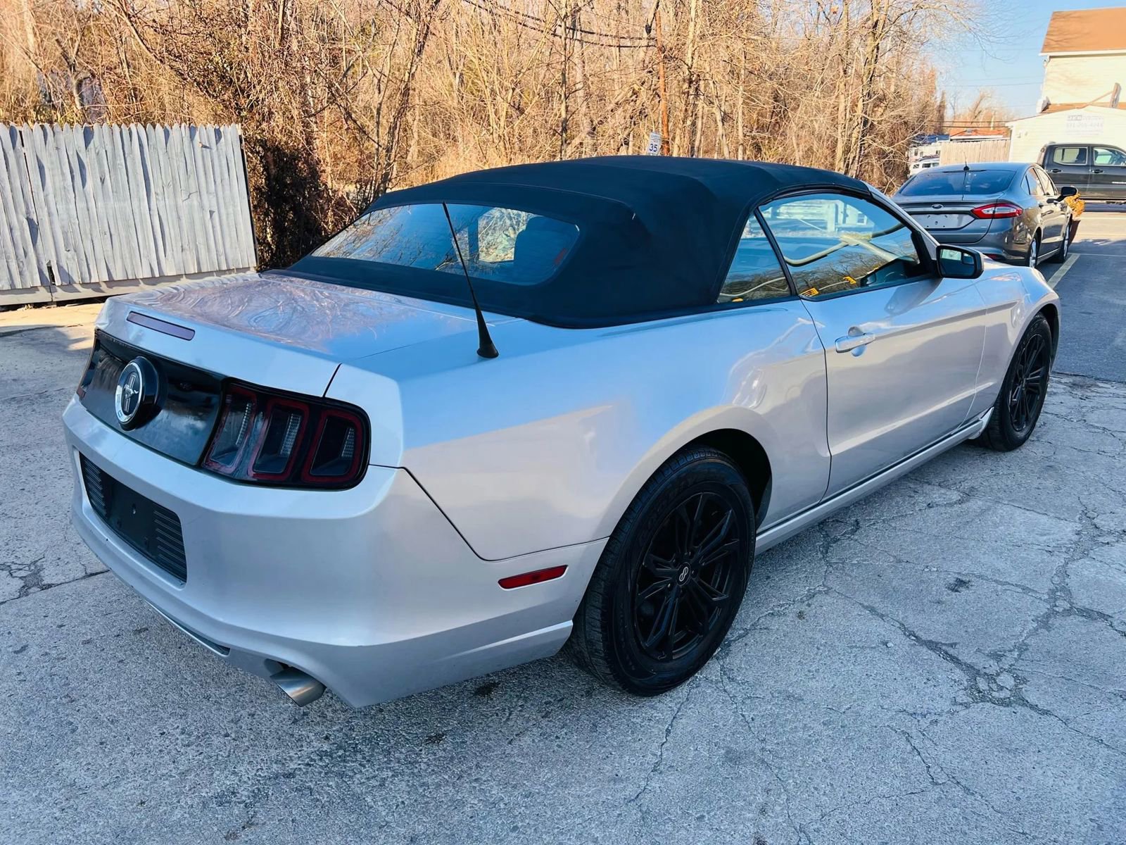 Used 2014 Ford Mustang Convertible image 9