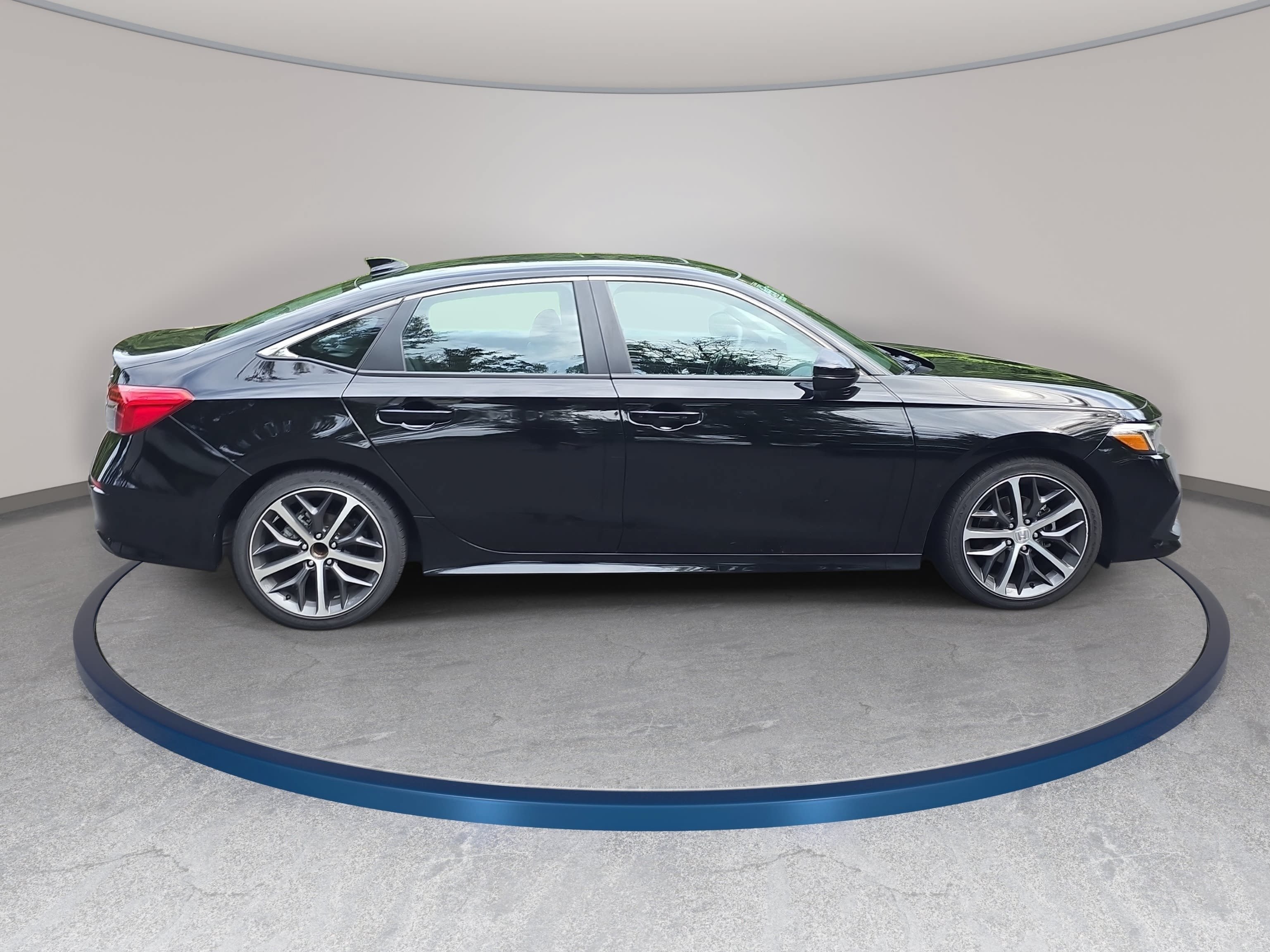 Used 2023 Honda Civic Touring image 4