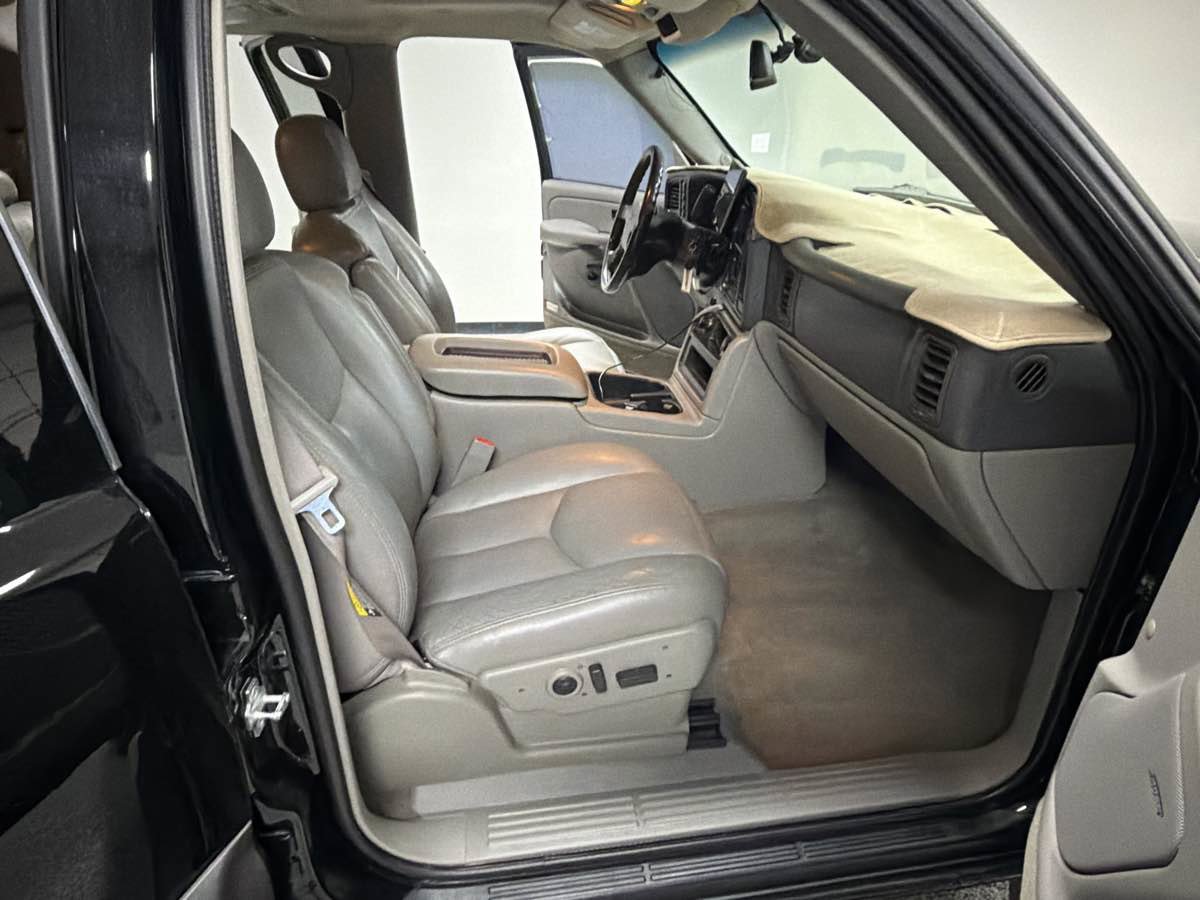 Used 2005 Chevrolet Avalanche Z71 w/ Sun And Sound Package image 29