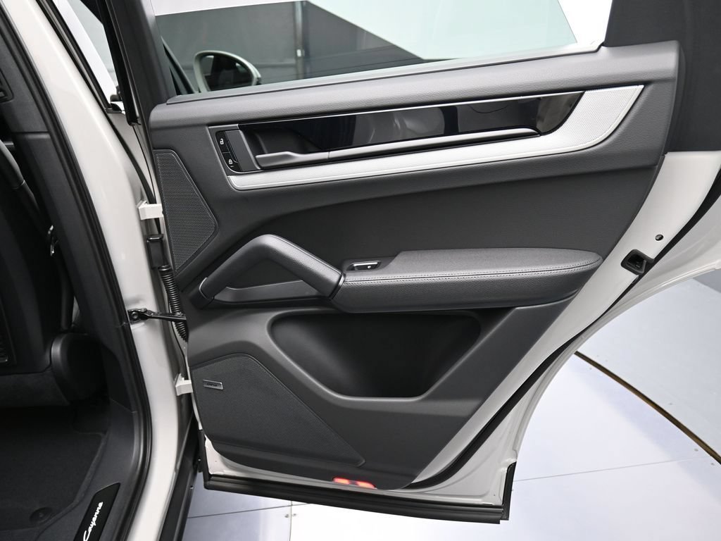 Certified 2026 Porsche Cayenne E-Hybrid AWD/4WD image 26