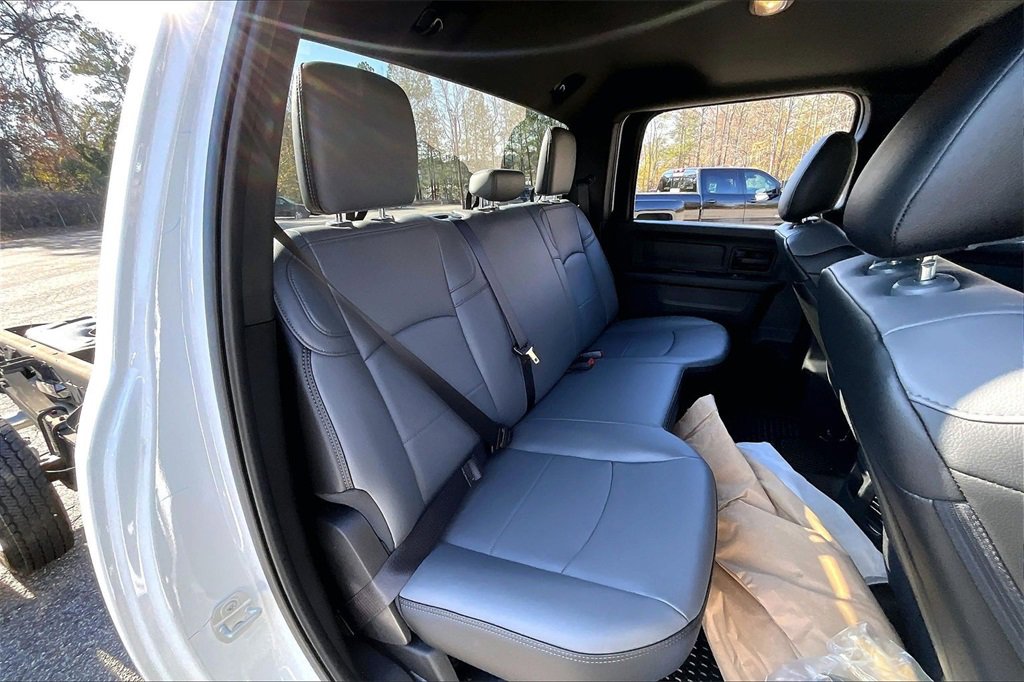 Used 2024 RAM 5500 Tradesman w/ Chrome Appearance Group image 21