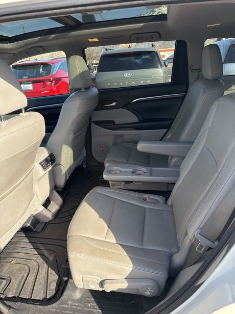 Used 2015 Toyota Highlander Limited Platinum image 11